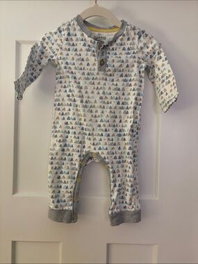 Burts Bees Baby Boy Blue & Gray Triangle Print One-Piece Romper 3-6 Months